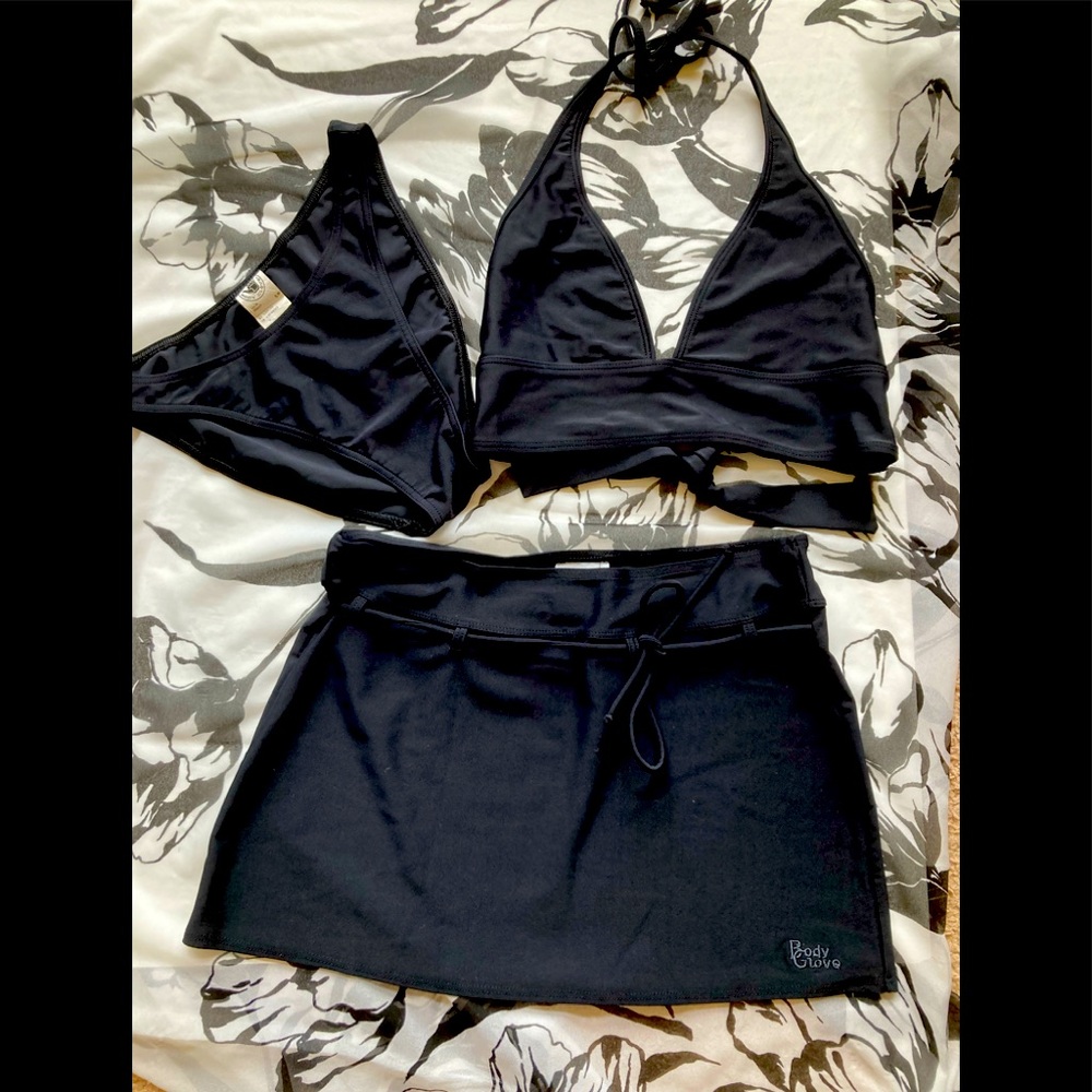 Body Glove Bikini Set plus Cover Up Swimskirt in black